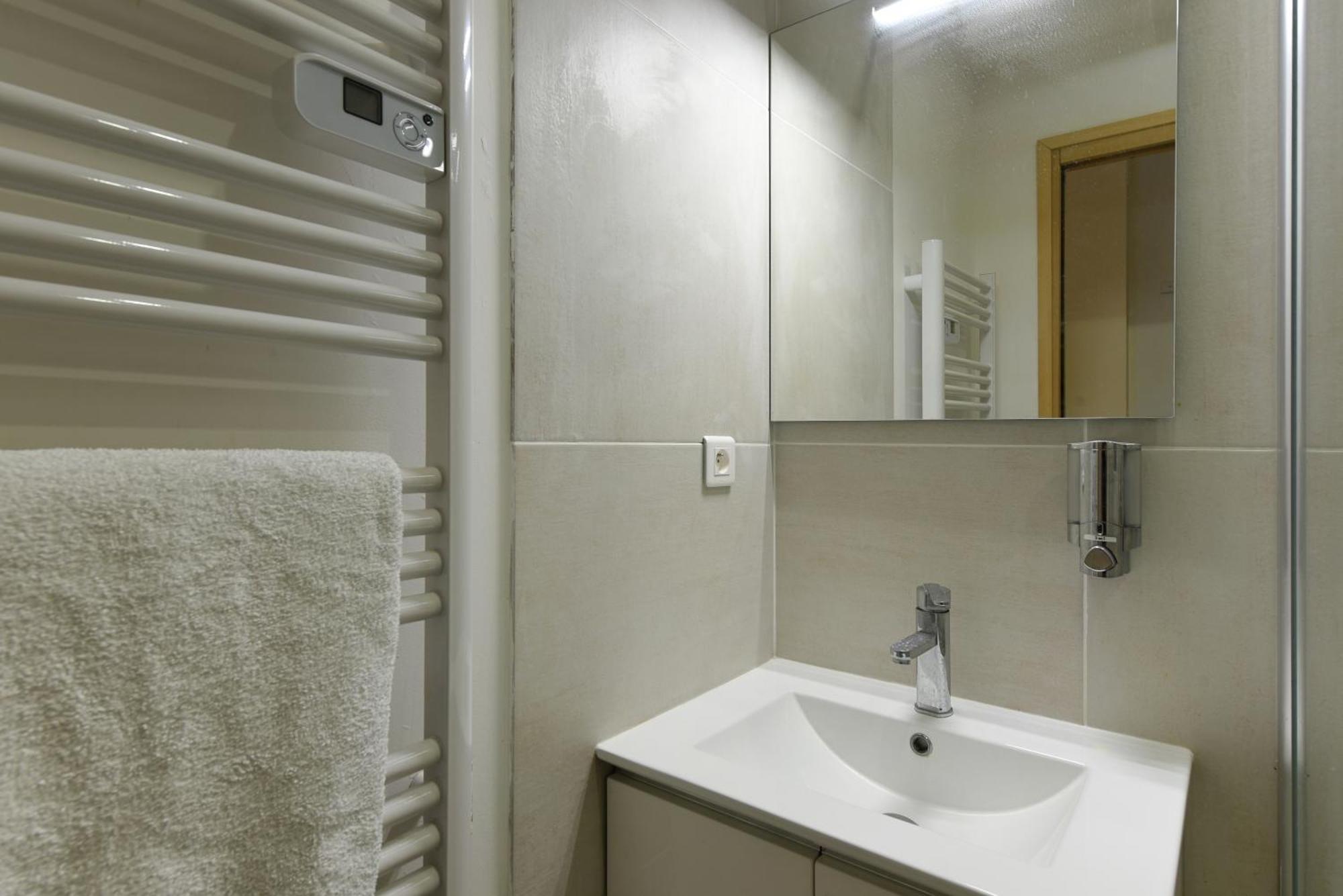 Provencal Studio Netflix Appart-Hotel-Provence La Fare-les-Oliviers エクステリア 写真